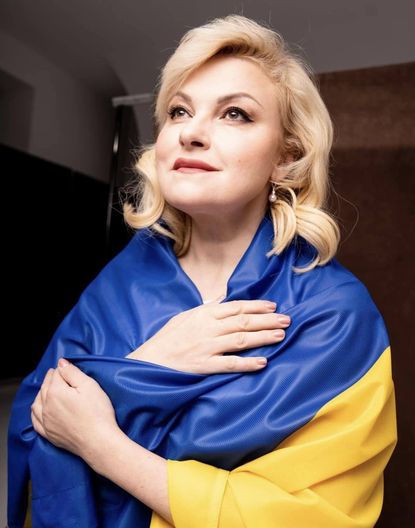 Народна артистка України підслухала діалог фанатів "русского міра" в потягу і втрутилась: відповідь довела її до сліз