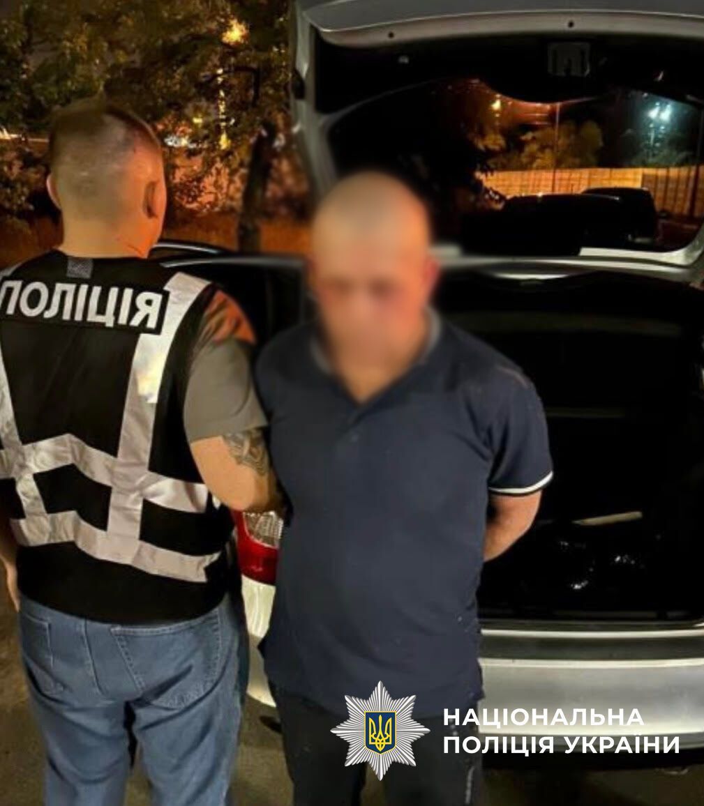 Виготовляли та збували психотропи: у кількох областях України викрили наркогрупи з мільйонними оборотами. Фото і відео