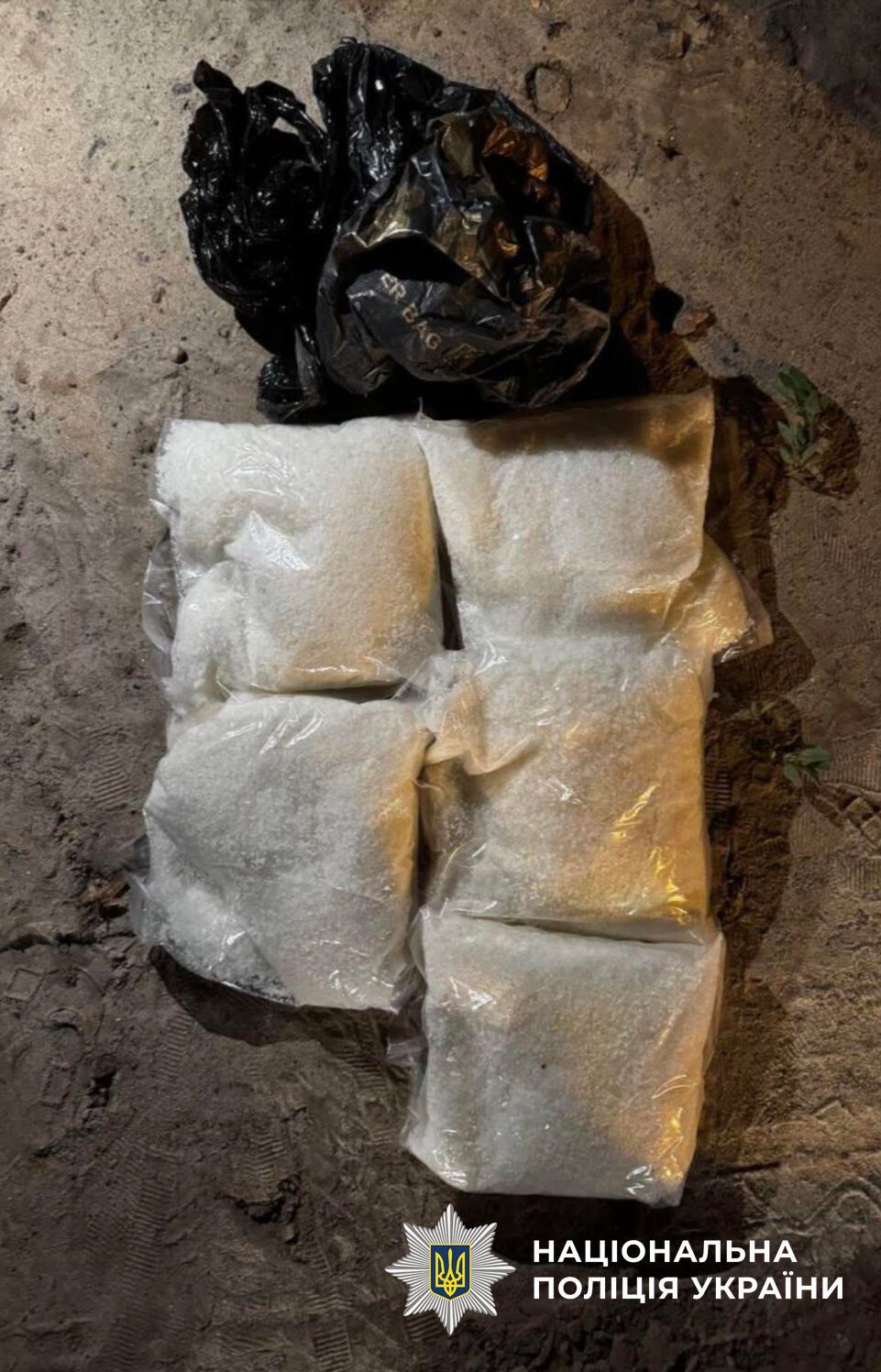 Виготовляли та збували психотропи: у кількох областях України викрили наркогрупи з мільйонними оборотами. Фото і відео