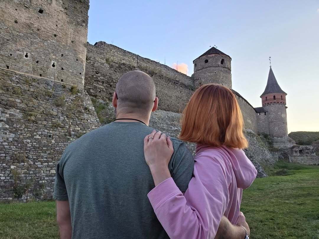 Валерій Маркус, якого називали "секс-символом" ЗСУ, зіграв весілля після трьох років шлюбу та засвітив дружину на рідкісному фото