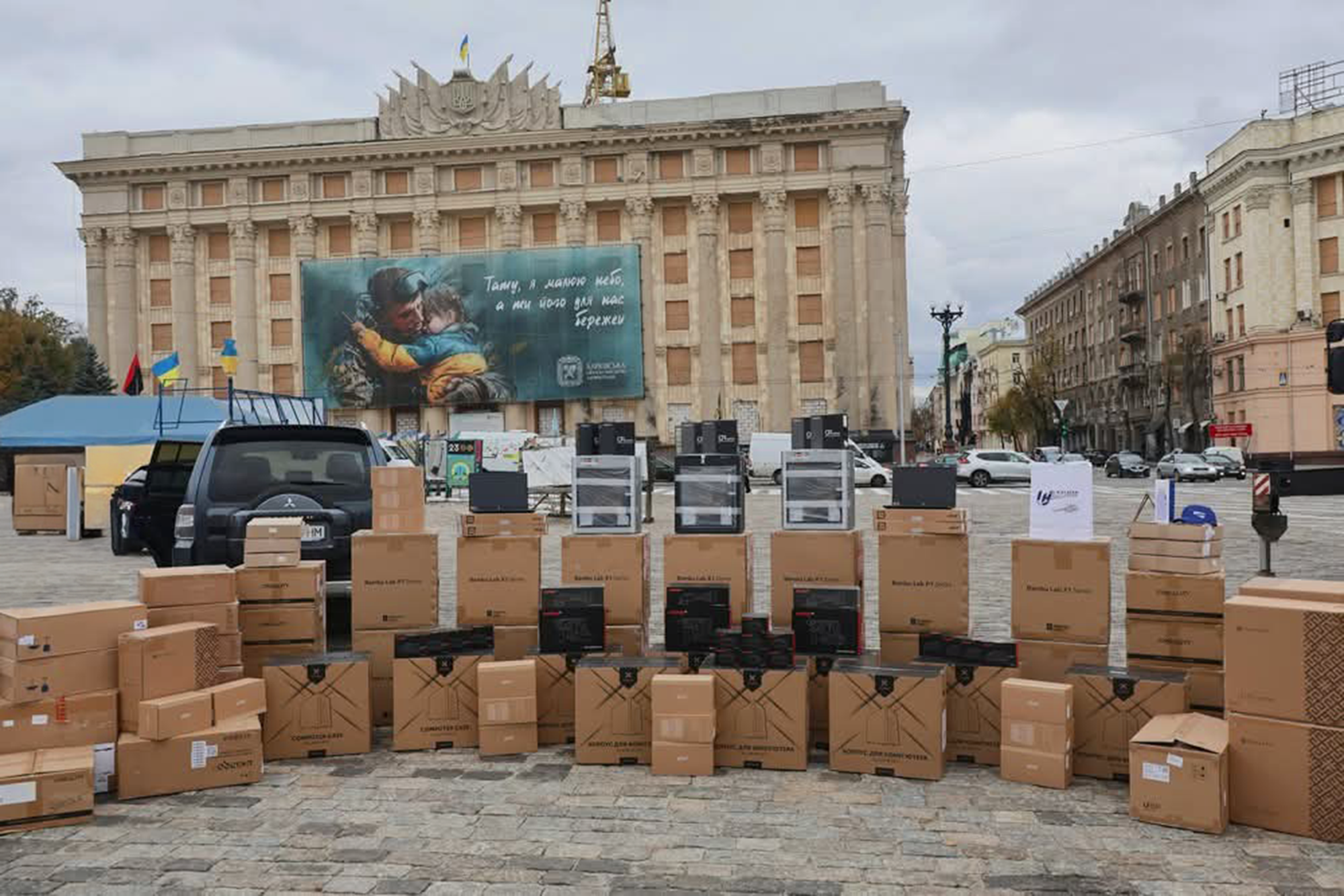 Допомога фронту на мільйони: авіакомпанія "Українські вертольоти" передала необхідне обладнання полку безпілотних систем KRAKEN