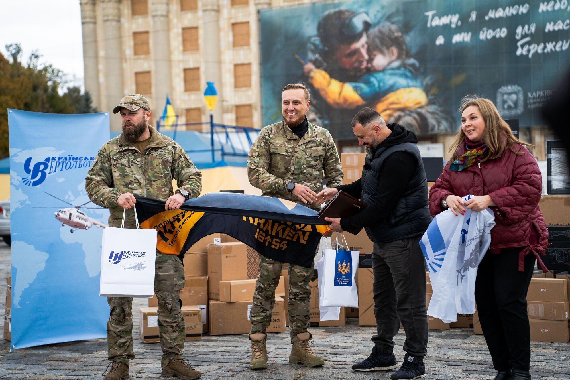 Допомога фронту на мільйони: авіакомпанія "Українські вертольоти" передала необхідне обладнання полку безпілотних систем KRAKEN