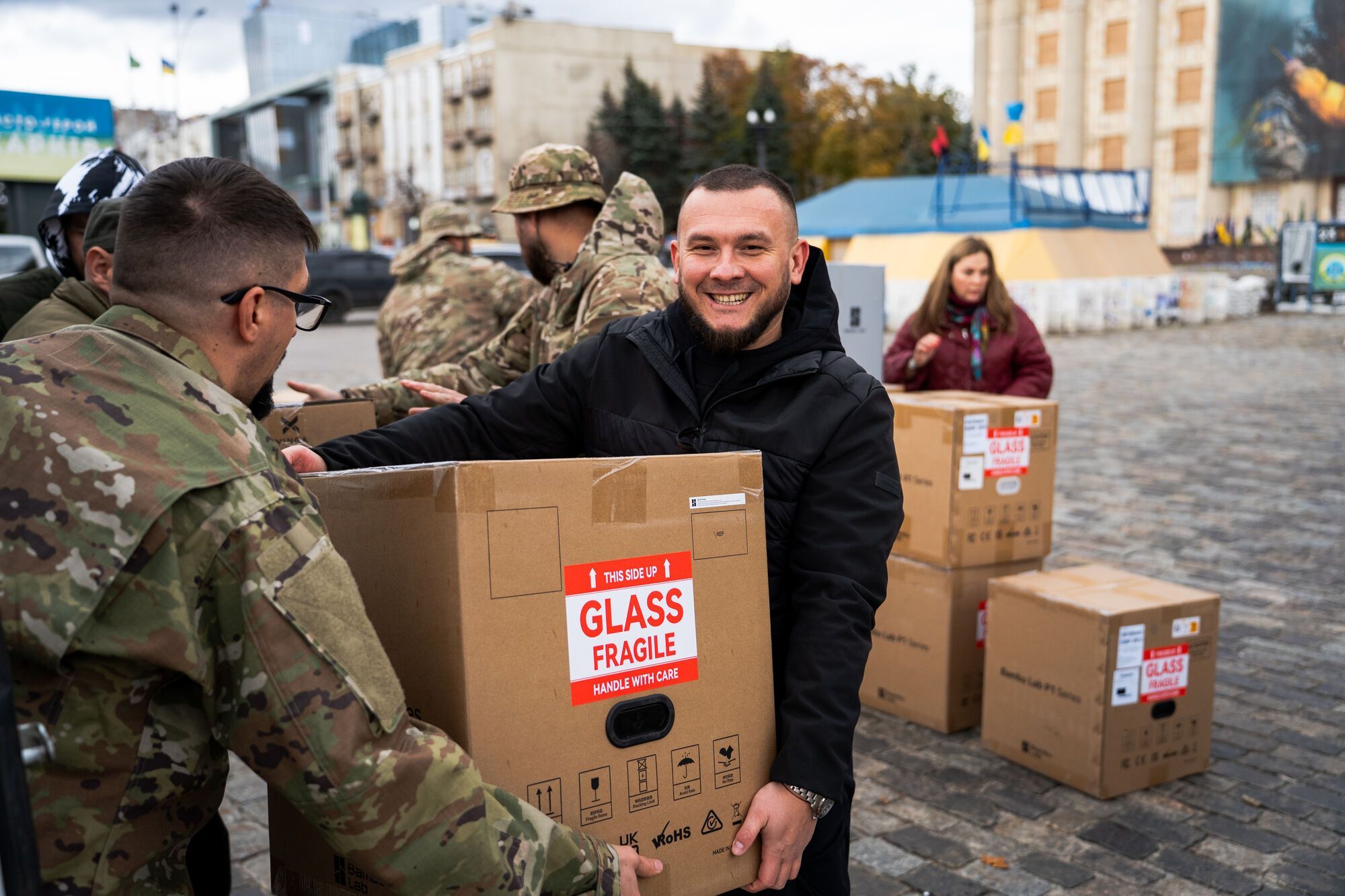 Допомога фронту на мільйони: авіакомпанія "Українські вертольоти" передала необхідне обладнання полку безпілотних систем KRAKEN