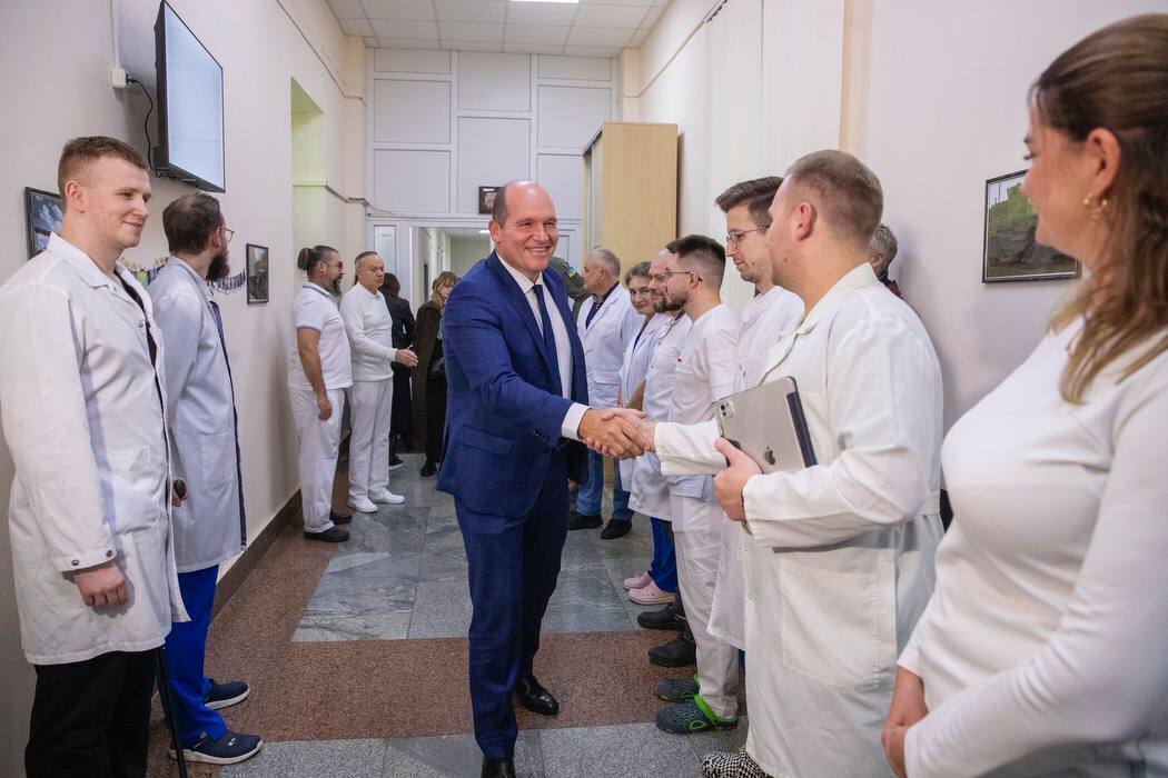 Кличко з мером Брюсселя Клозом зустрілися з українськими військовими, які проходять реабілітацію в Києві