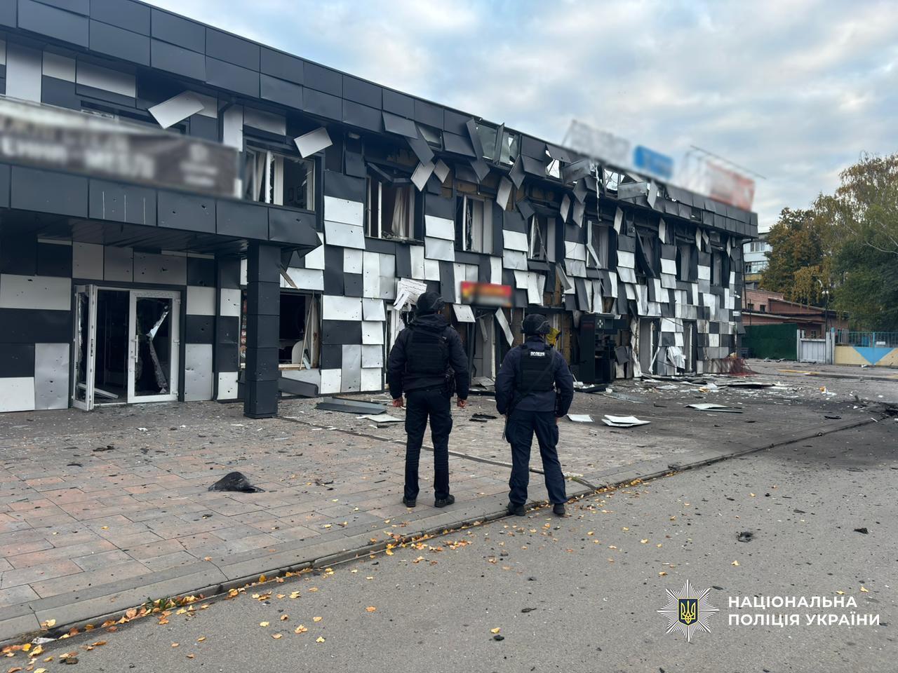 Россия атаковала Нежин и Чернигов: поврежден терминал "Новой почты" и предприятие, есть пострадавшие. Фото