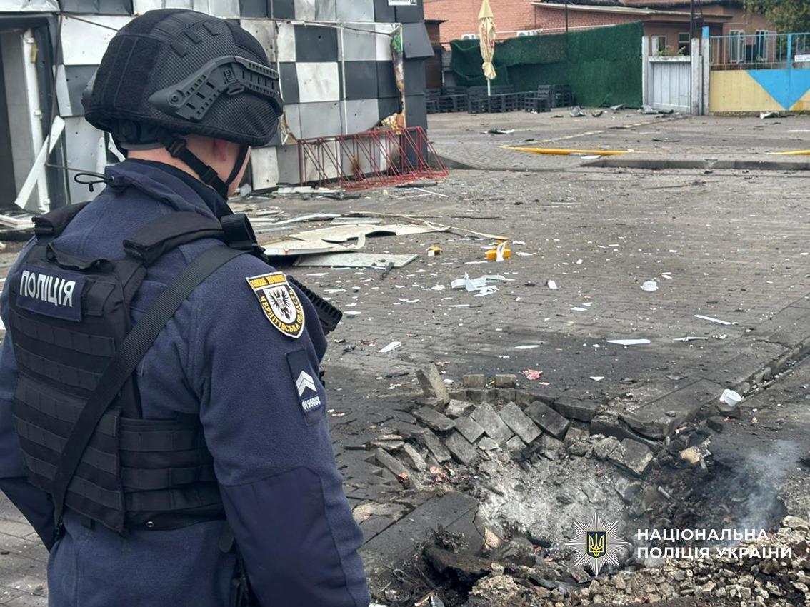 Россия атаковала Нежин и Чернигов: поврежден терминал "Новой почты" и предприятие, есть пострадавшие. Фото