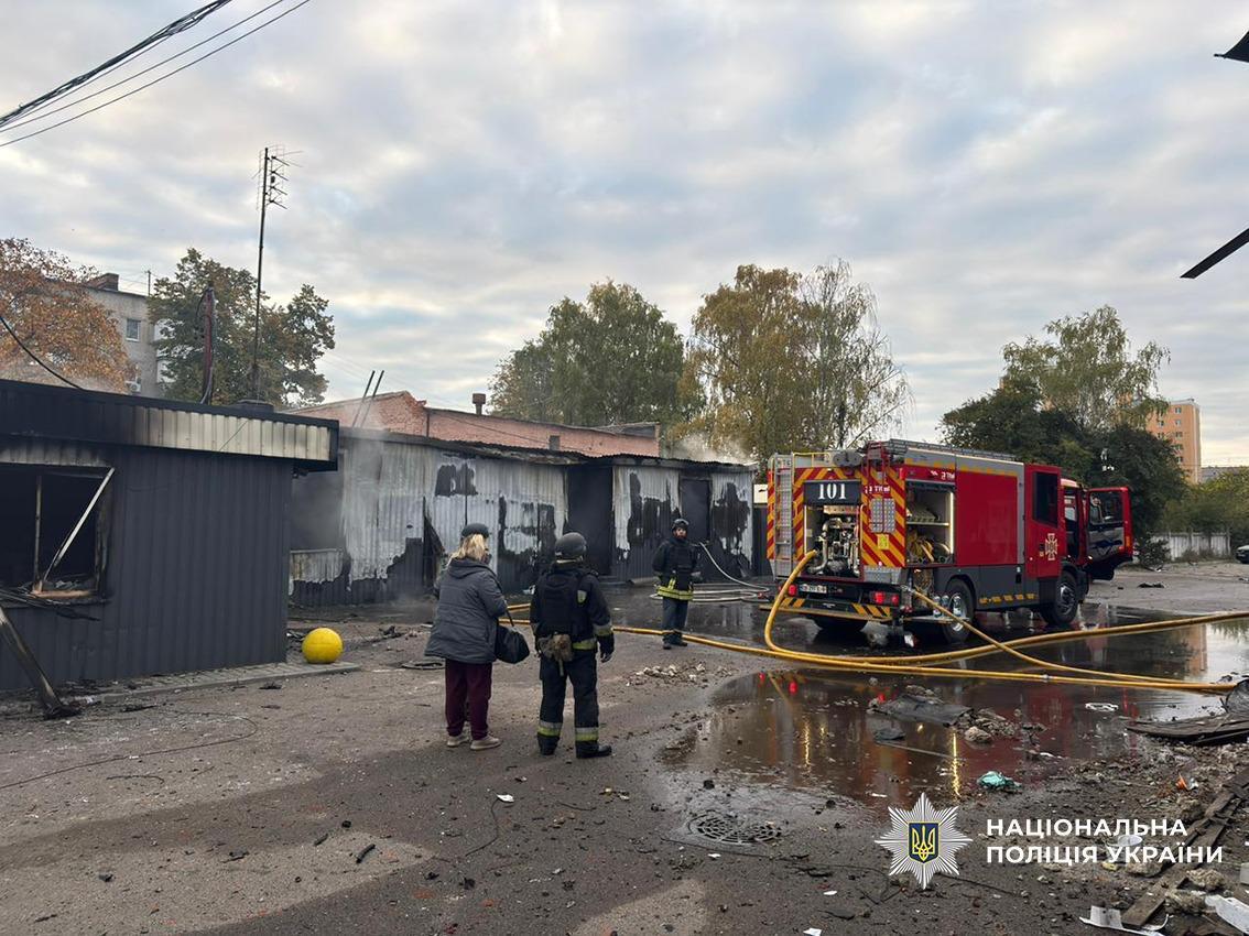 Россия атаковала Нежин и Чернигов: поврежден терминал "Новой почты" и предприятие, есть пострадавшие. Фото