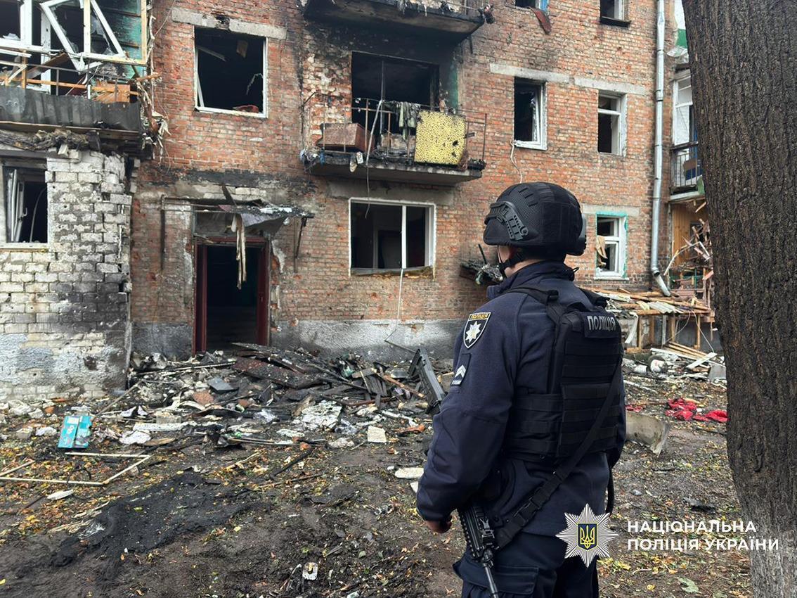 Россия атаковала Нежин и Чернигов: поврежден терминал "Новой почты" и предприятие, есть пострадавшие. Фото