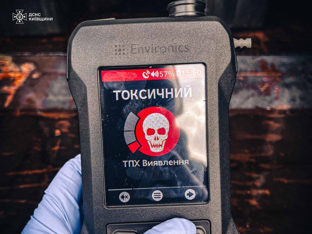 На Киевщине ликвидировали утечку азотной кислоты. Подробности, фото и видео