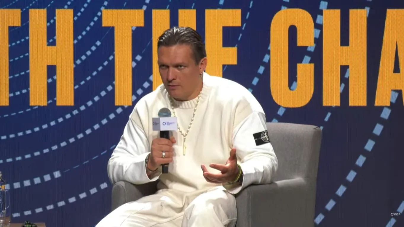 Усик признался, куда потратил заработанные деньги