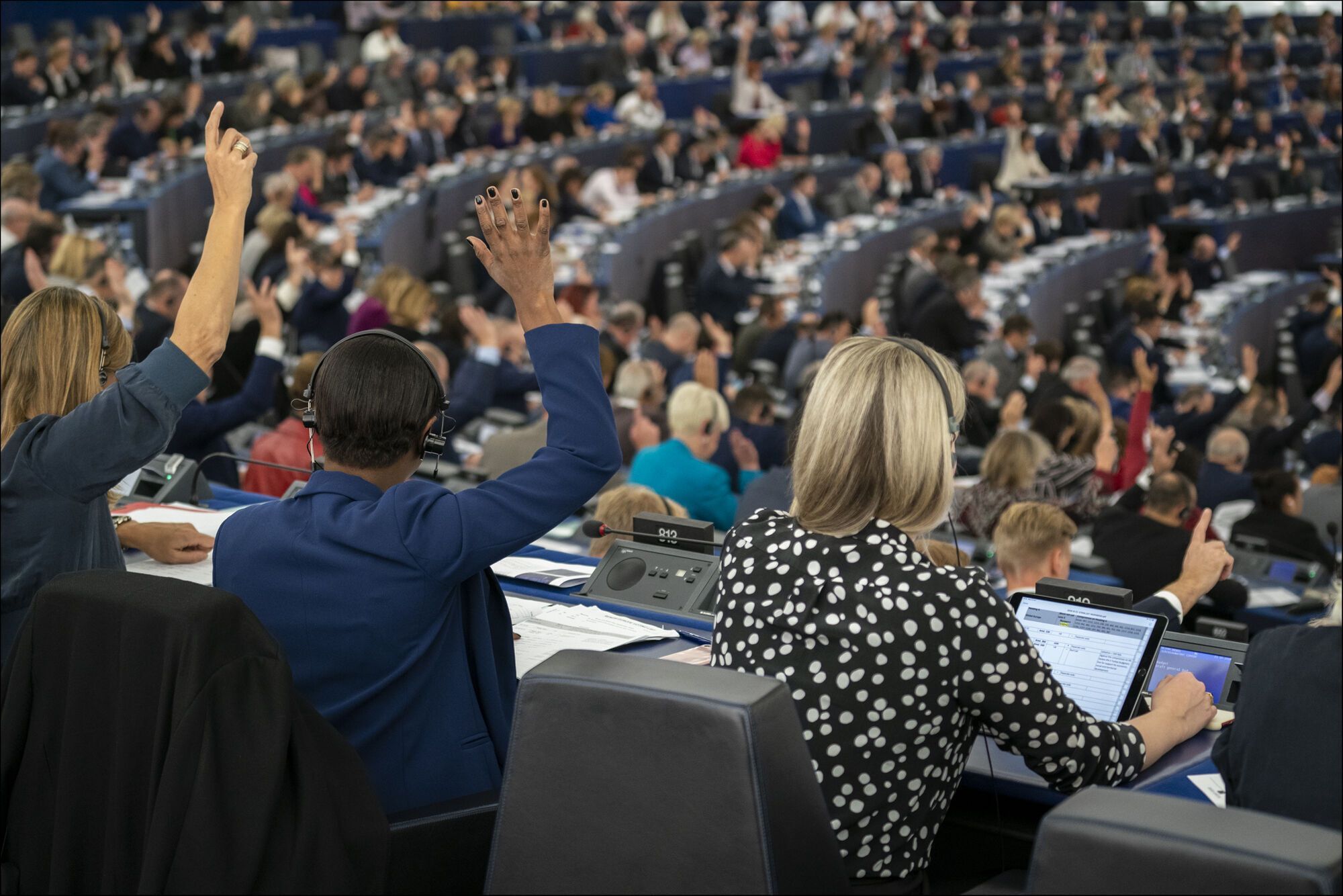 Європарламент підтримав повну відмову ЄС від російського газу та нафти з 2026 року