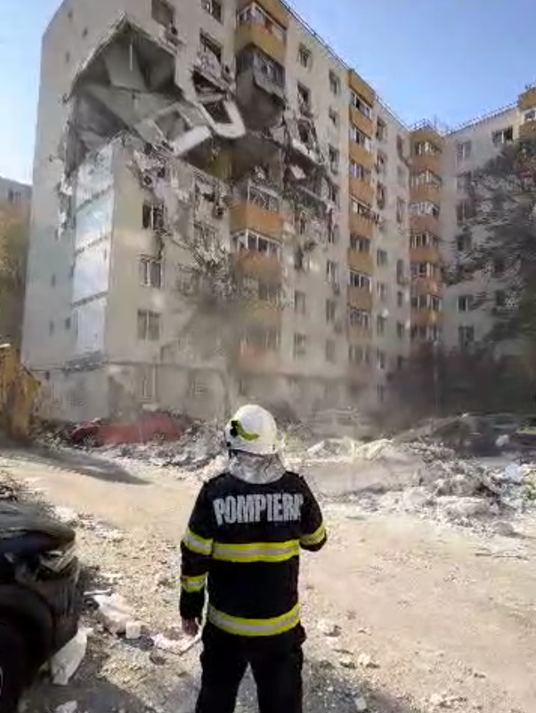 В Бухаресте прогремел мощный взрыв в многоэтажке: три человека погибли, много раненых. Фото