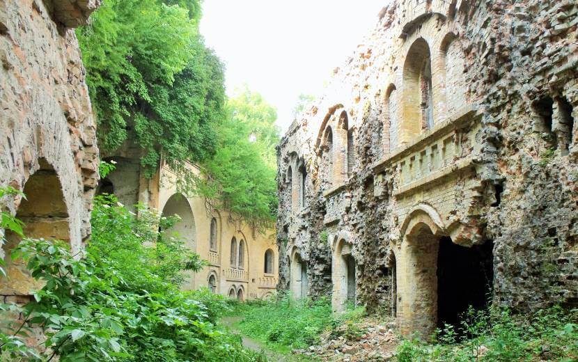 Где расположен Таракановский форт