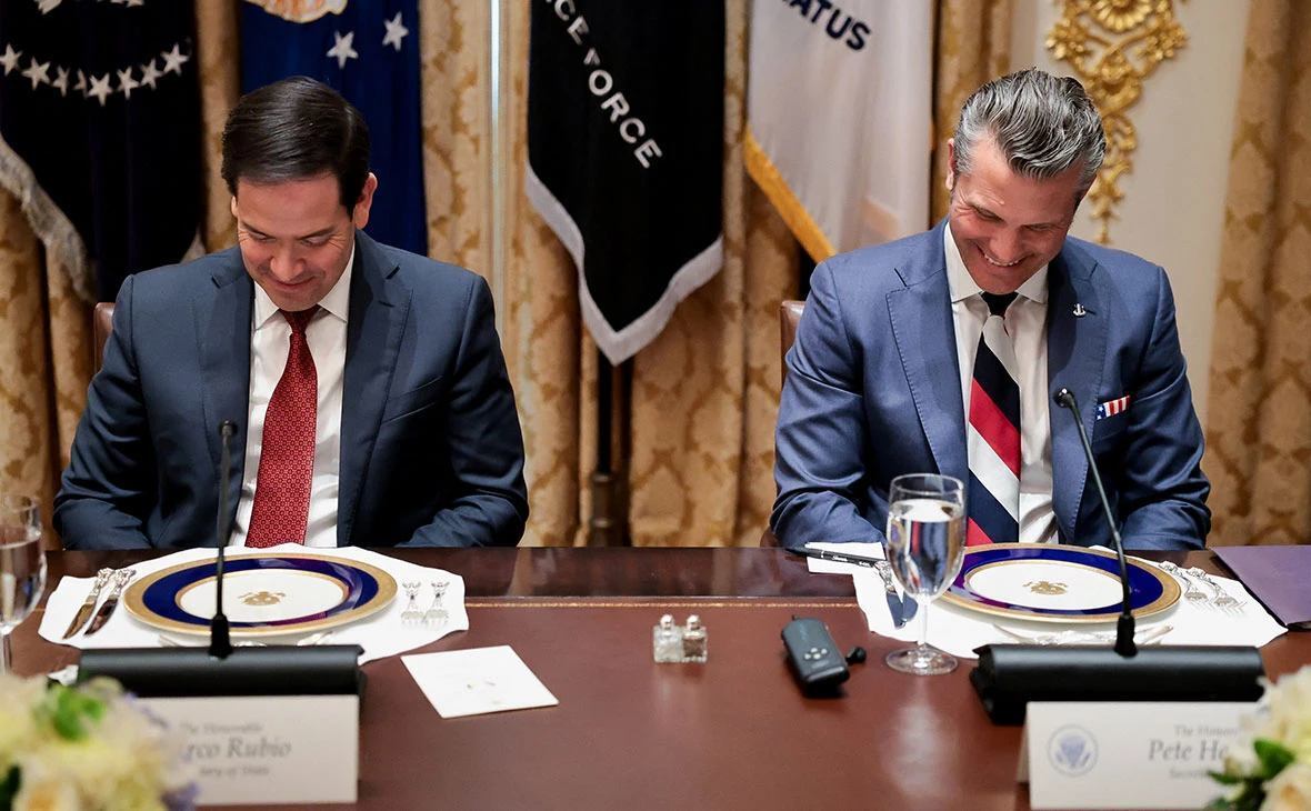 Голова Пентагону на зустріч із Зеленським надів краватку в неоднозначних кольорах: чи є тут зрада. Фото