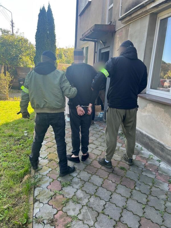 У Польщі заарештували чоловіка, який підпалював автівки з українськими номерами. Фото