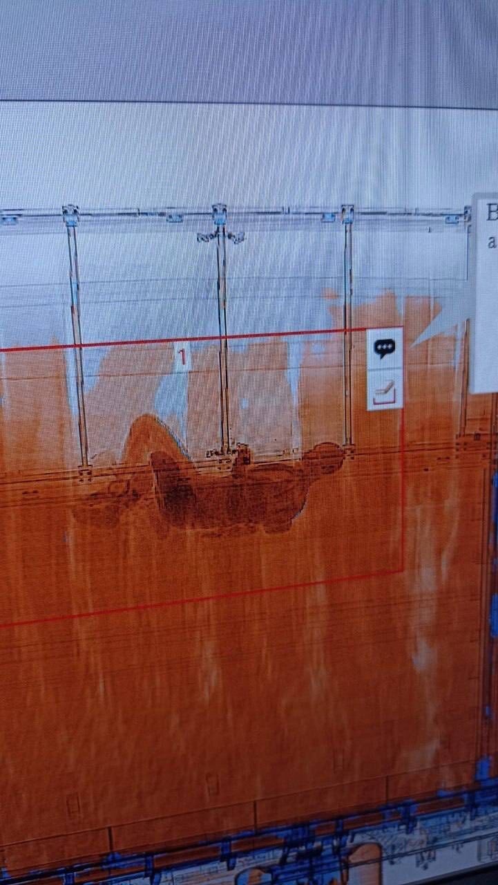 Громадянин Сирії намагався потрапити в Україну у фурі з підгузками, але його швидко викрили. Фото і відео