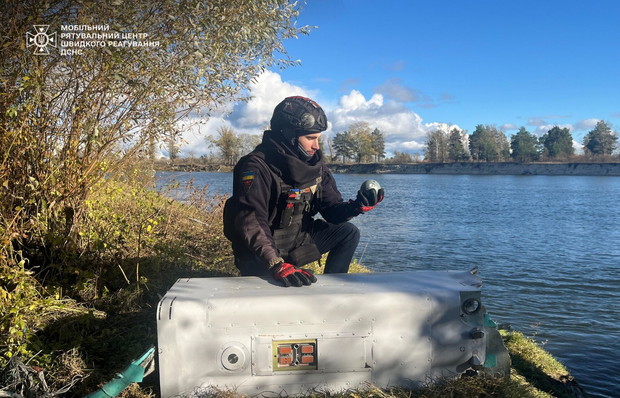 На Киевщине возле реки Десна нашли боевую часть российской крылатой ракеты. Подробности и фото