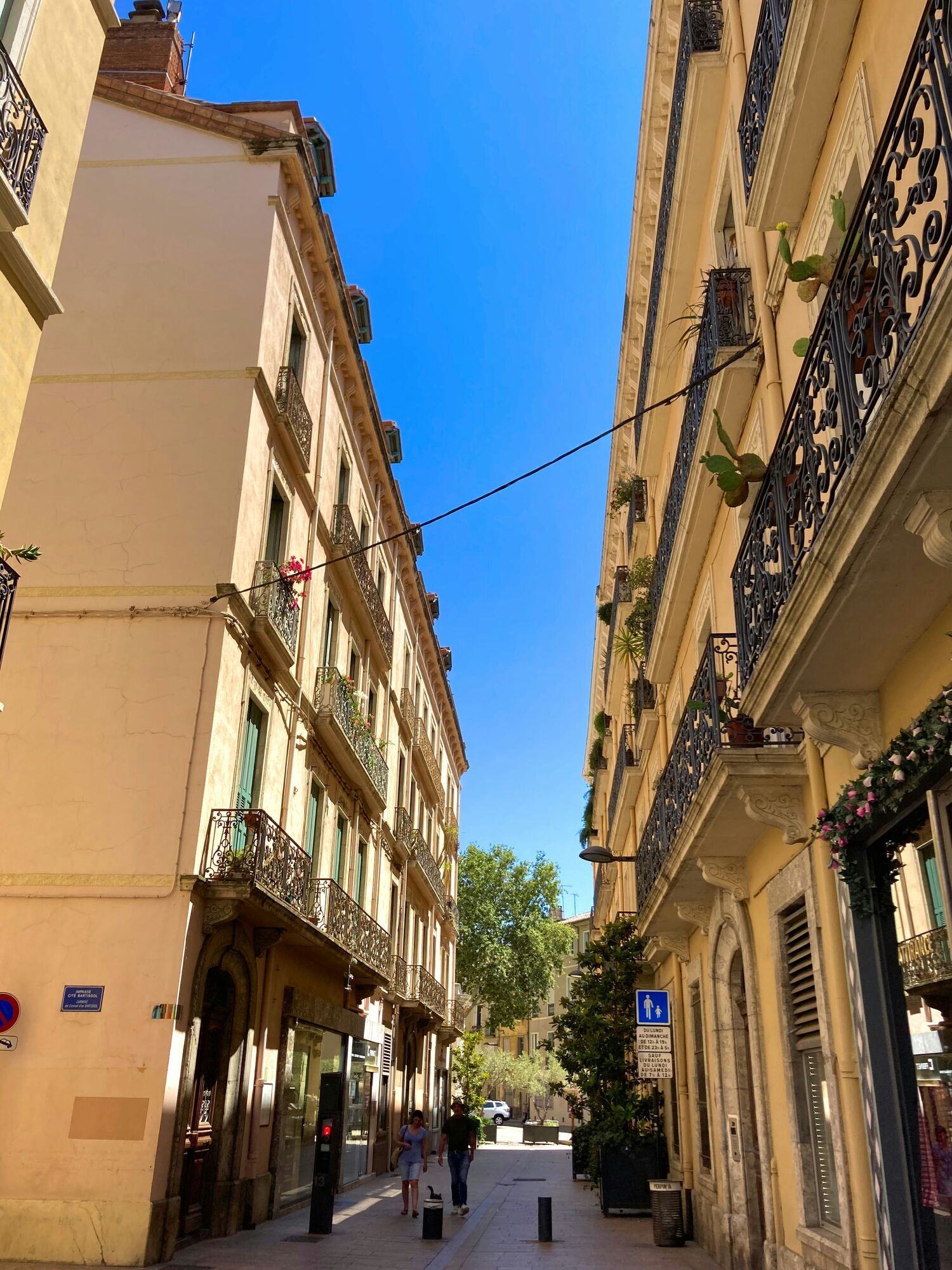 Чудова альтернатива Парижу: туристам порадили місто, яке Далі називав "центром світу"