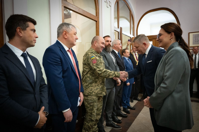"Готові допомогти": Фіцо заявив, що Словаччина підтримує зустріч Трампа й Путіна в Будапешті