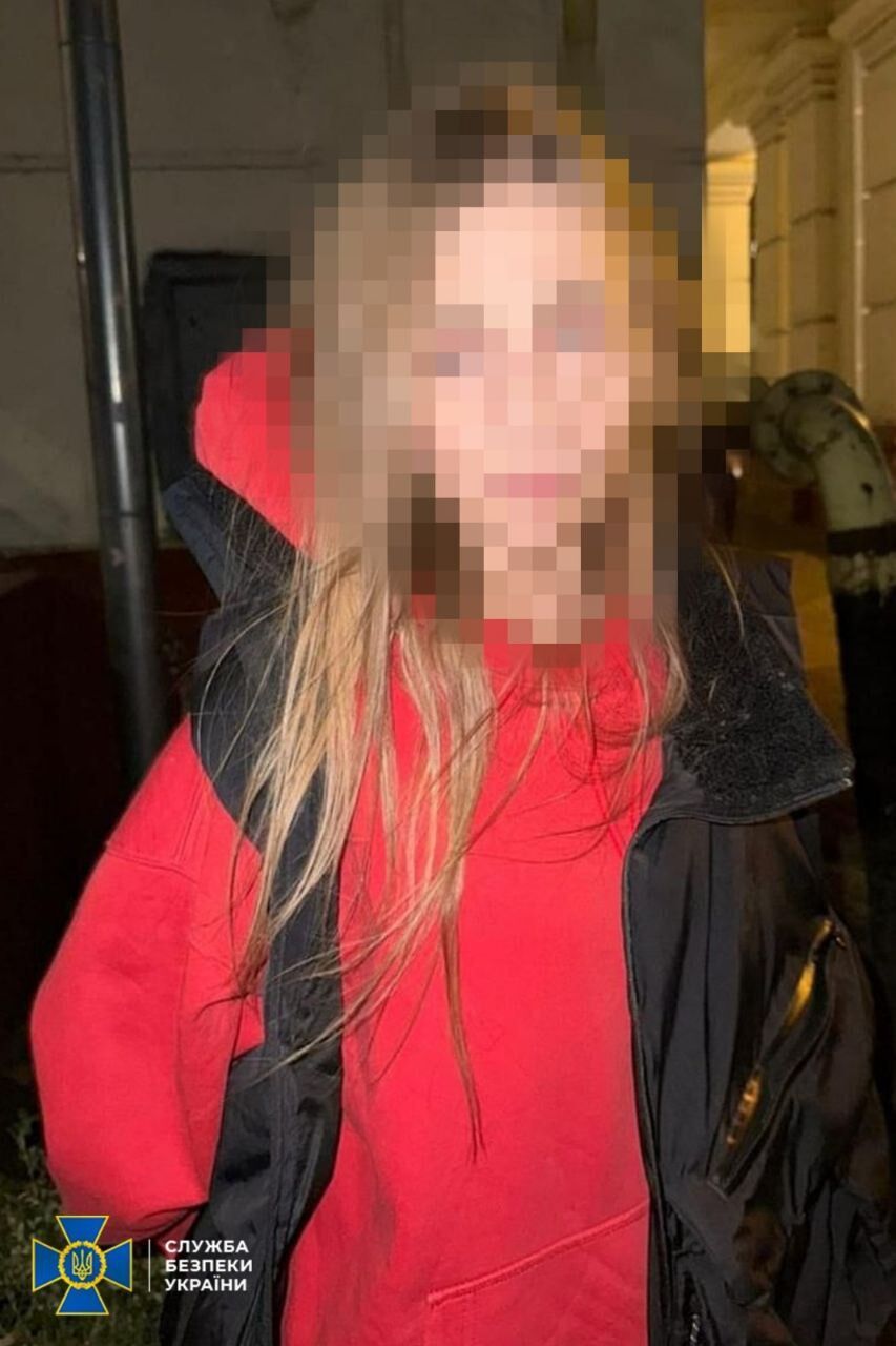 Спіймали на гарячому: СБУ затримала агентку РФ, яка намагалася підірвати авто поліцейського у Дніпрі. Фото