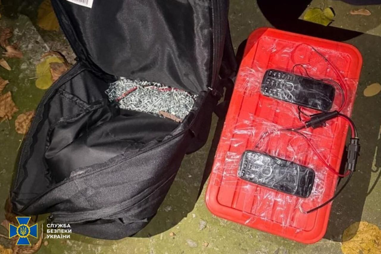 Спіймали на гарячому: СБУ затримала агентку РФ, яка намагалася підірвати авто поліцейського у Дніпрі. Фото