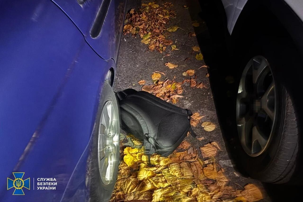 Спіймали на гарячому: СБУ затримала агентку РФ, яка намагалася підірвати авто поліцейського у Дніпрі. Фото