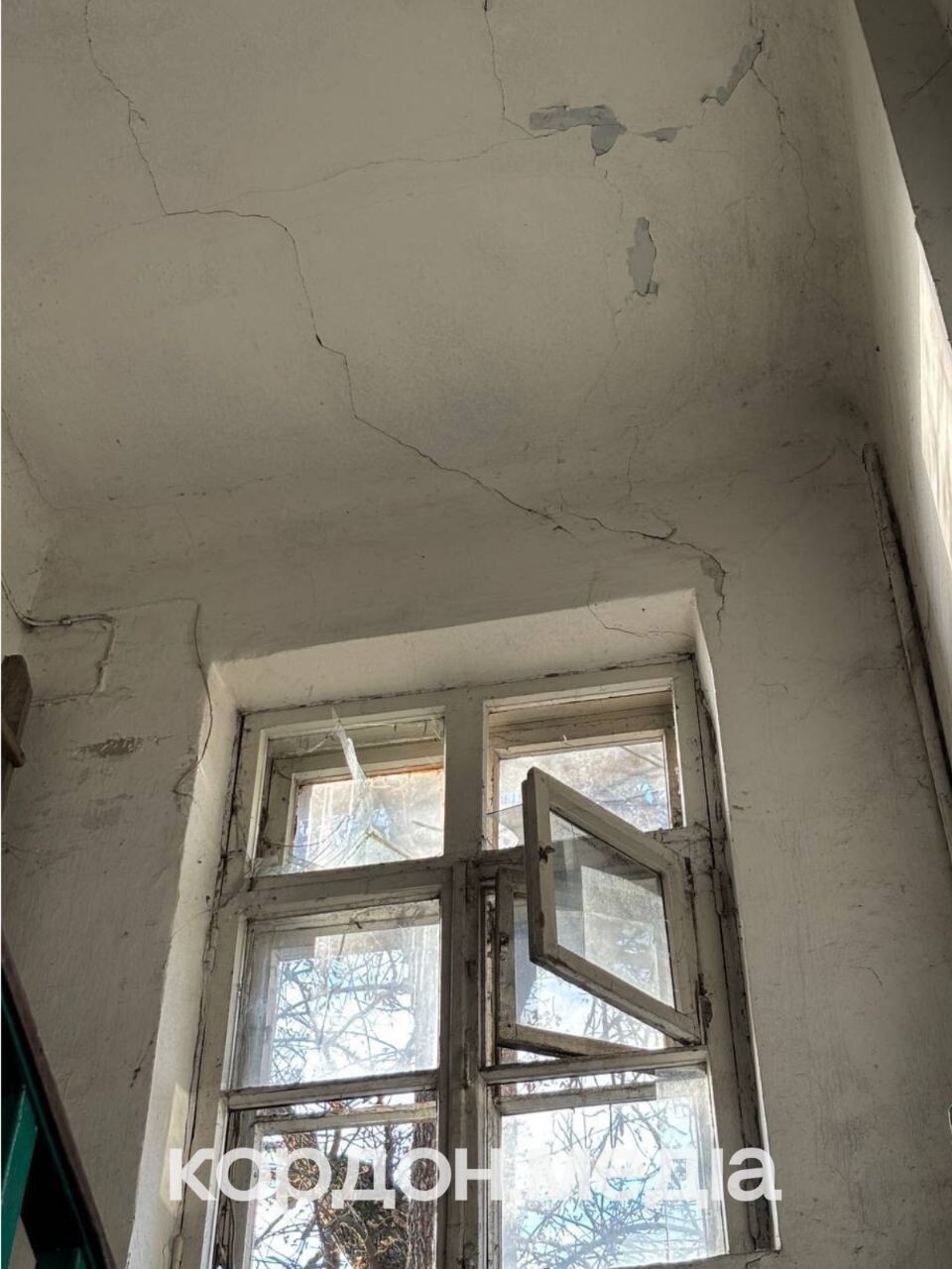 "Почули, як бахнуло, а потім посипалося скло": мешканка Сум розповіла про ворожу атаку на місто. Фото й відео