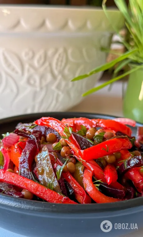 Вкусный осенний салат со свеклой и перцем: лучше обычного винегрета
