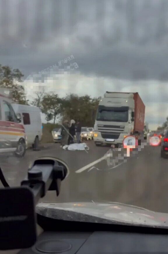 На трассе Киев-Одесса перевернулся микроавтобус: восемь пострадавших. Фото