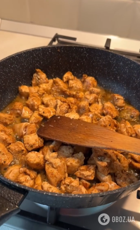 Сытный салат с грибами и курицей, который быстро готовится: можно сделать на ужин