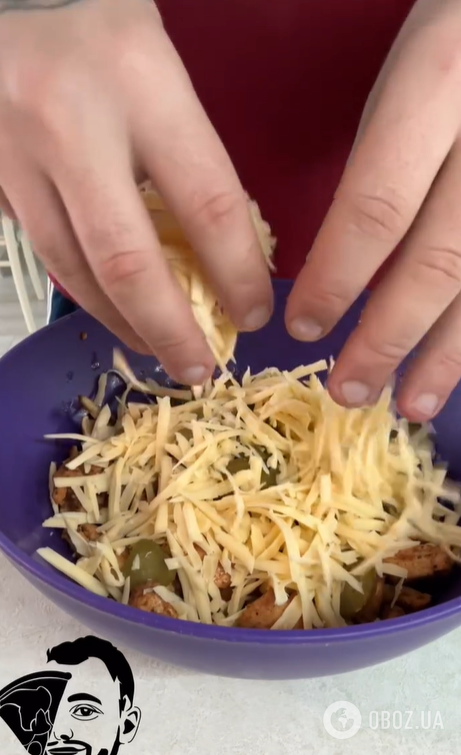 Сытный салат с грибами и курицей, который быстро готовится: можно сделать на ужин