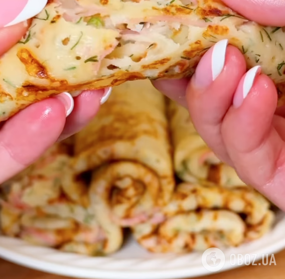 На вкус как пицца: вкусные блины с колбасой и сыром для перекуса за 10 минут