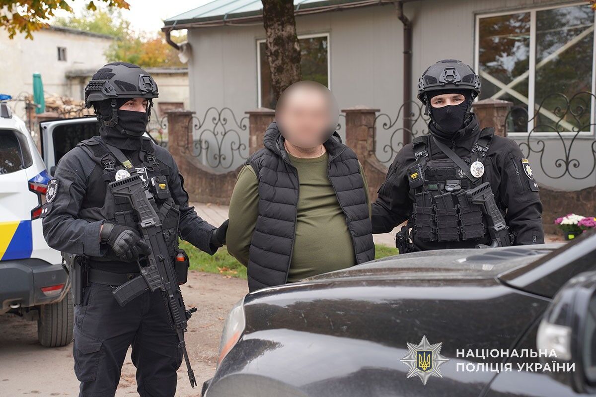 На Тернопольщине мужчины "подрезали" машину ТЦК и "отбили" мобилизованного, есть пострадавший: подробности, видео и фото