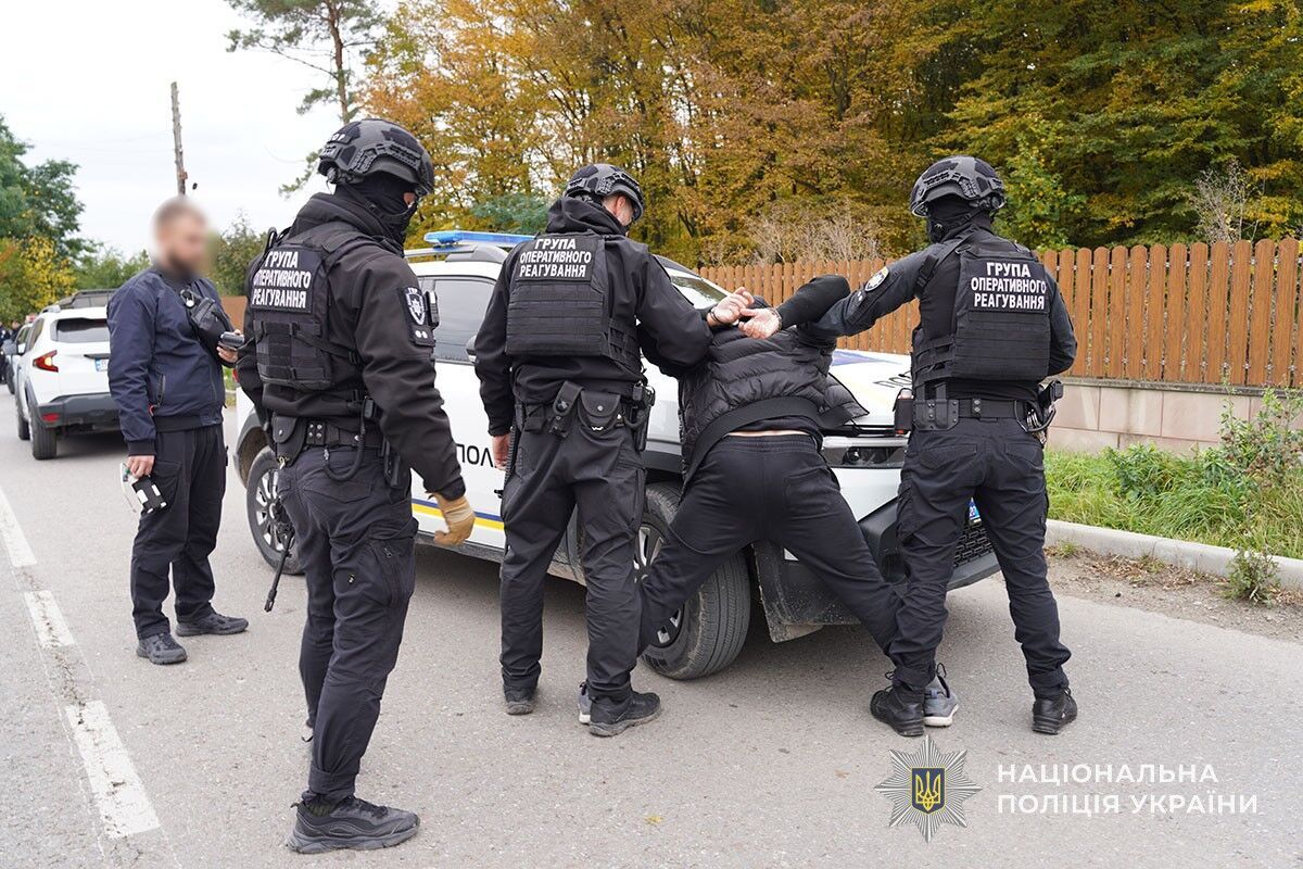 На Тернопольщине мужчины "подрезали" машину ТЦК и "отбили" мобилизованного, есть пострадавший: подробности, видео и фото