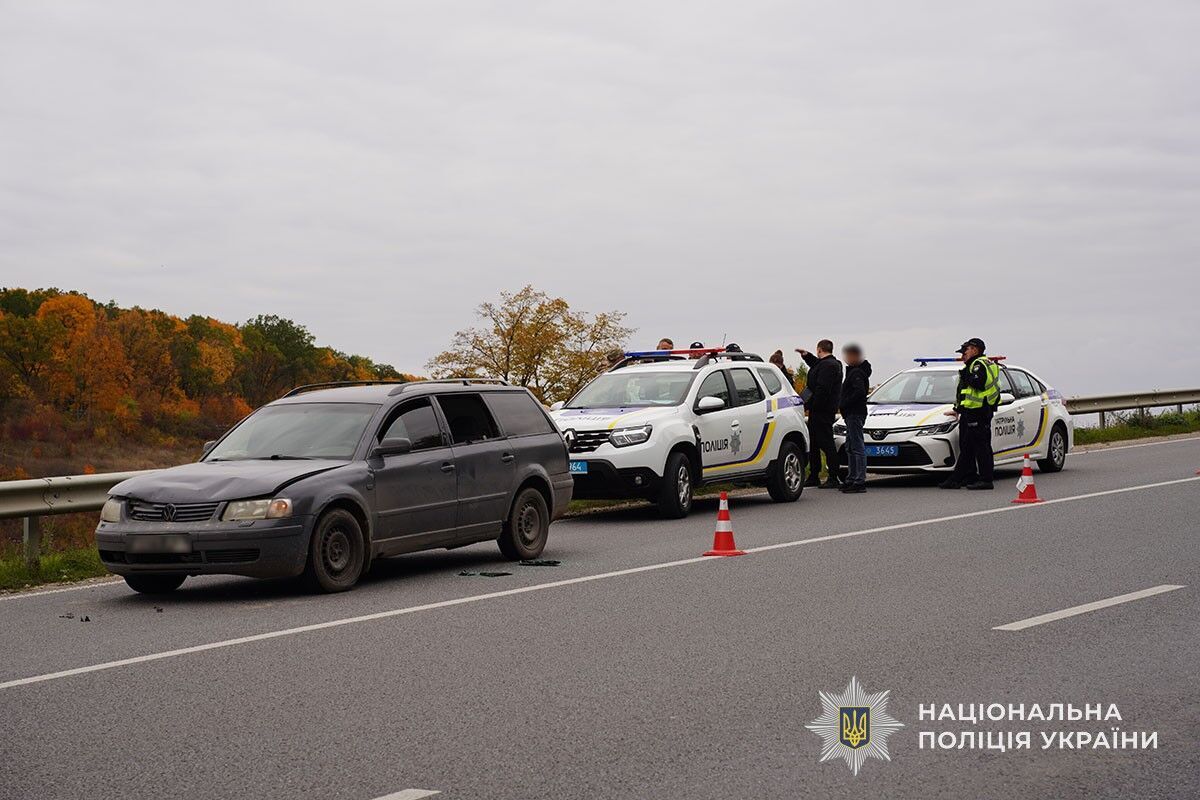 На Тернопольщине мужчины "подрезали" машину ТЦК и "отбили" мобилизованного, есть пострадавший: подробности, видео и фото