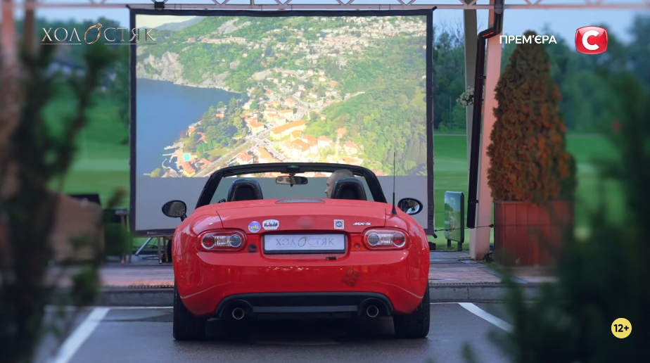 Поява близнючок та цікаві подарунки: як пройшов перший випуск "Холостяка 14", де Тарас Цимбалюк знайомився з учасницями. Фото