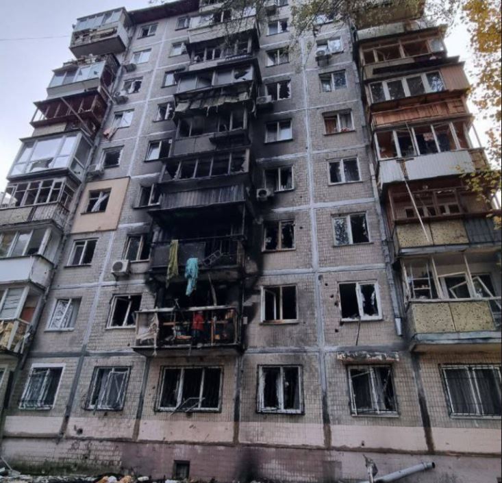 "Уберите хлам". Коллега телеведущего Константина Октябрьского, чью квартиру уничтожил дрон-камикадзе, рассказала, в каких условиях сейчас живет семья