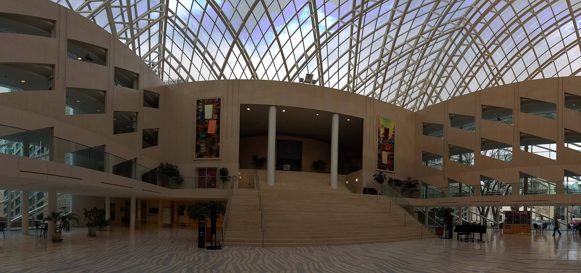 Відомий канадський архітектор і політик Джин Дуб: син українських емігрантів, які втекли від радянської влади