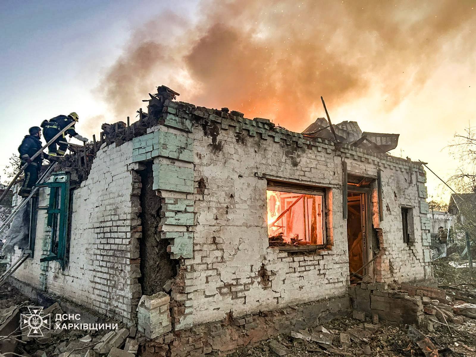 Оккупанты впервые ударили КАБом по Лозовой: шестеро пострадавших, повреждены дома. Фото