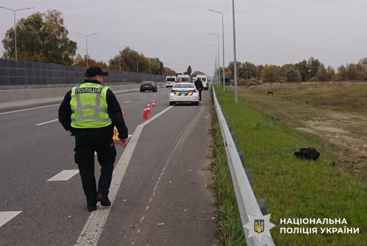 На Киевщине микроавтобус сбил насмерть 14-летнего парня. Фото с места ДТП