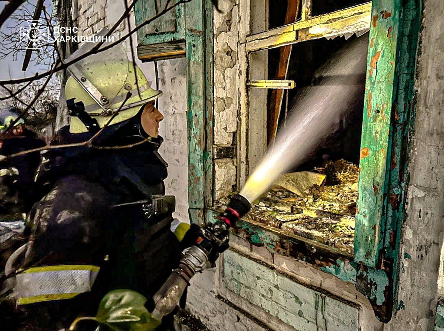 Оккупанты впервые ударили КАБом по Лозовой: шестеро пострадавших, повреждены дома. Фото