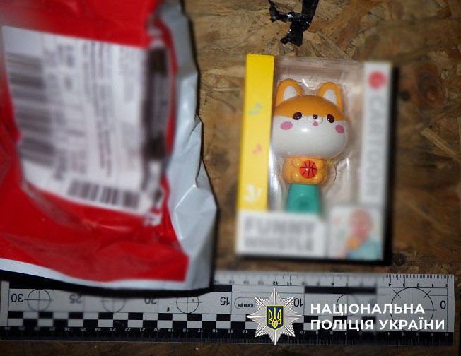 Отправляла клиентам наркотики в коробках из-под детских игрушек: в Киеве задержали злоумышленницу. Фото