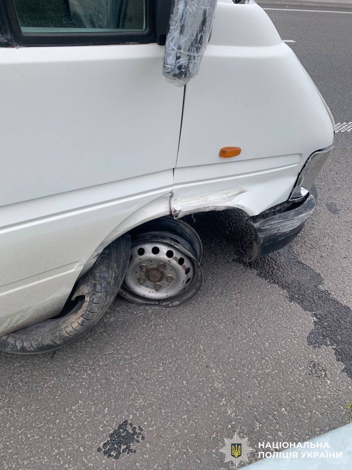 На Київщині мікроавтобус збив на смерть 14-річного хлопця. Фото з місця ДТП