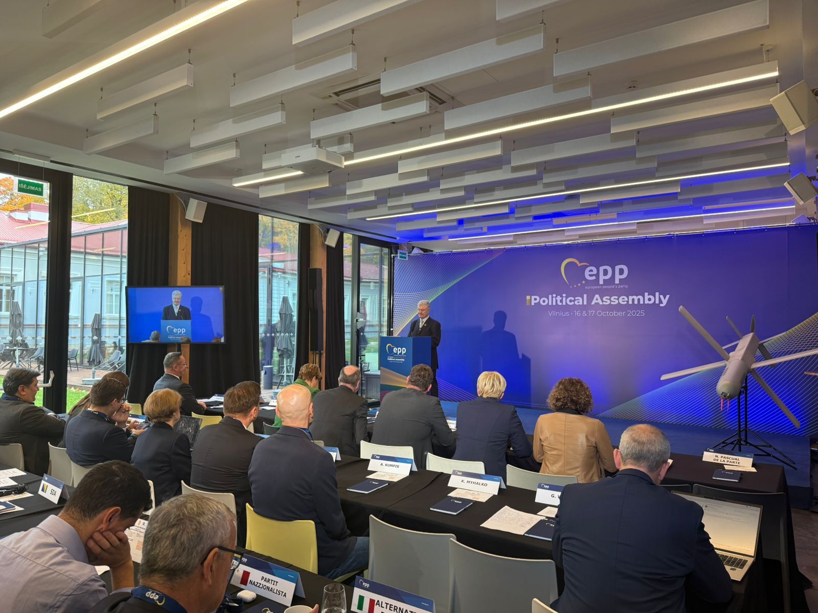 У Трампа є "козирі", завдяки яким він може змусити Путіна завершити війну, – Порошенко