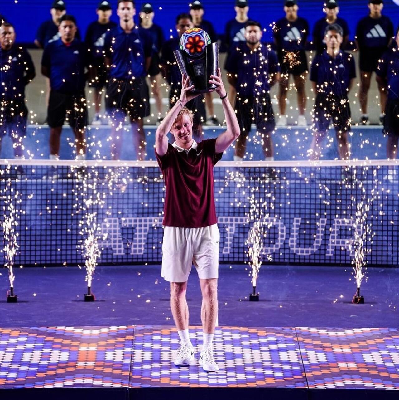 Теннисист-чемпион с украинскими корнями во время матча дал отпор оскорблявшему его российскому болельщику. Видео