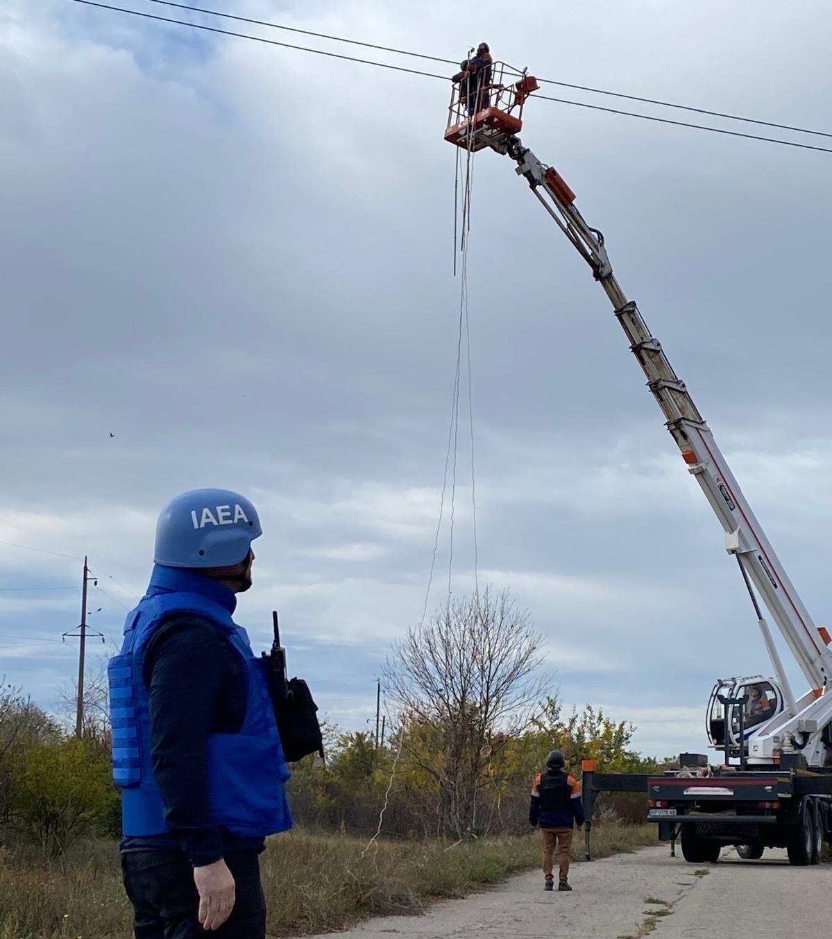 На ЗАЭС объявили перемирие: начат ремонт линий энергоснабжения. Фото