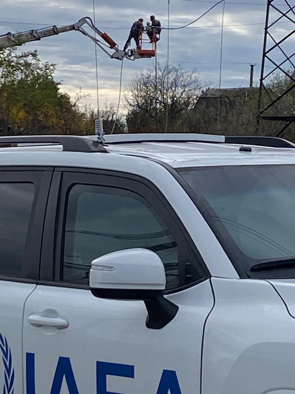 На ЗАЭС объявили перемирие: начат ремонт линий энергоснабжения. Фото