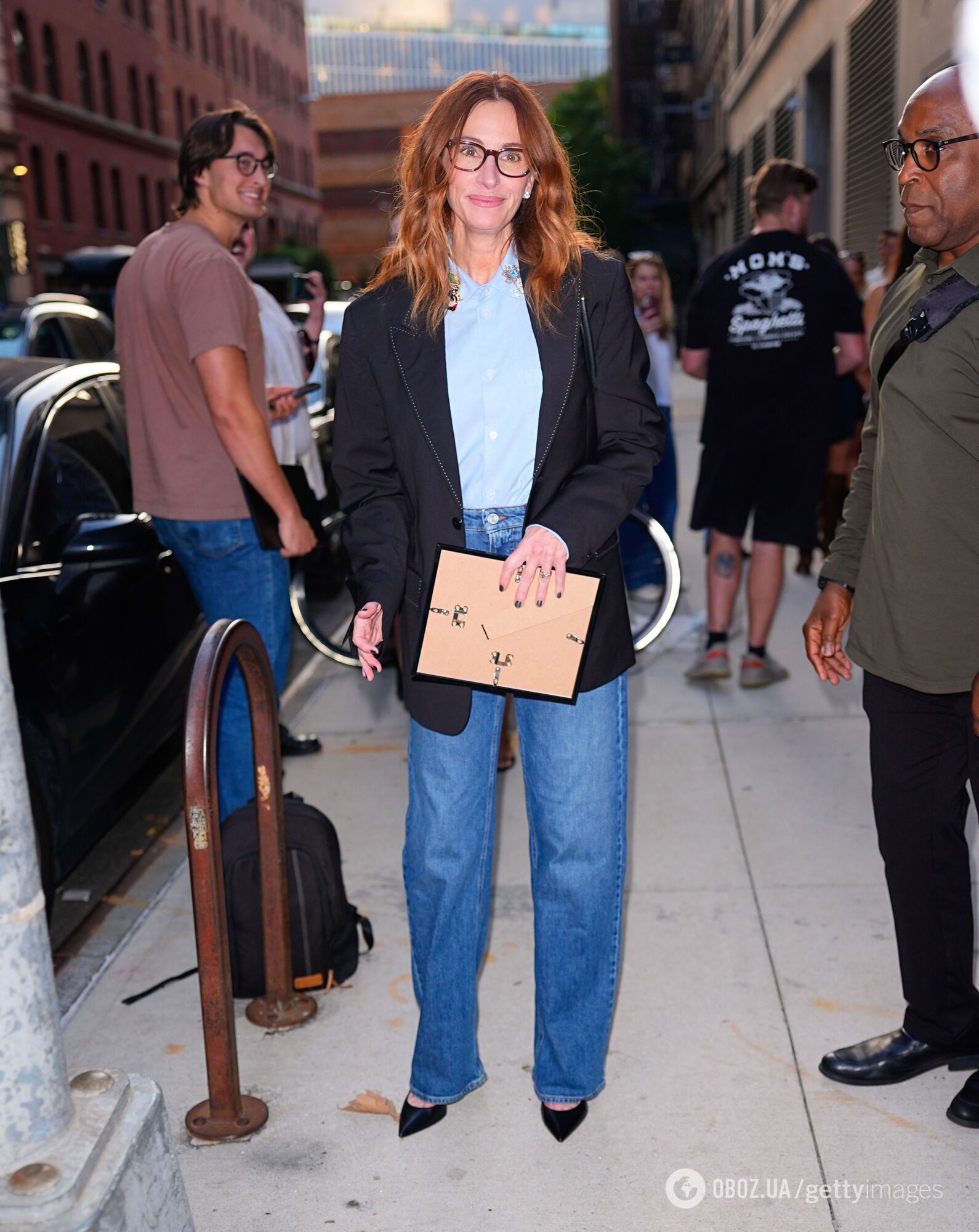 Джулия Робертс показала самые трендовые джинсы осени 2025: с чем их носить