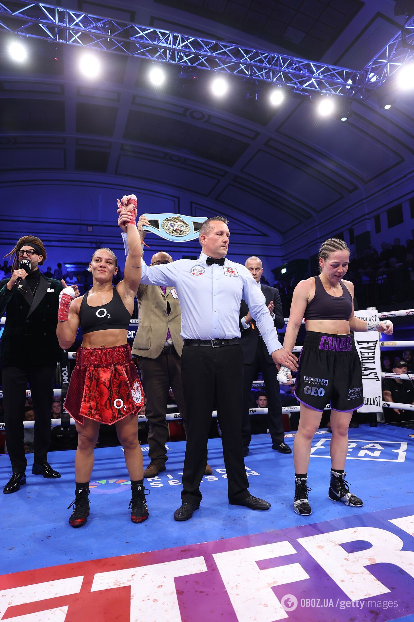 Боксерка перетворилася до невпізнання через страшну гематому, отриману в бою. Фото і відео