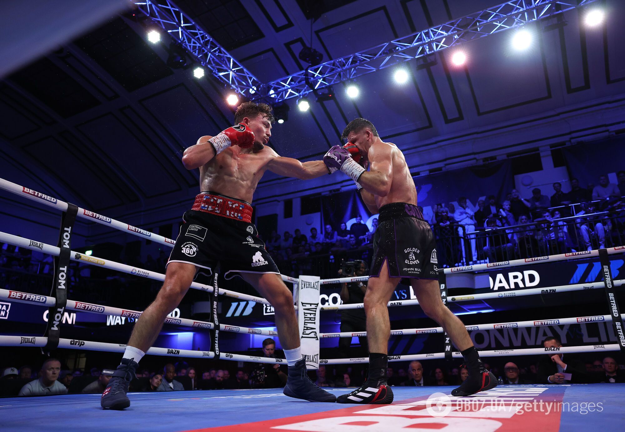 Британського чемпіона сенсаційно нокаутував боксер-вундеркінд в історичному бою. Відео